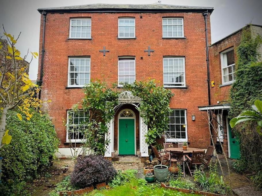 Large Georgian House In Heart Of Exeter Exterior foto